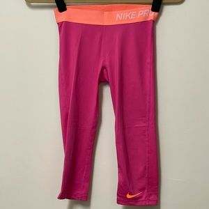 Girls size M (7/8) Nike Pro Capri pants